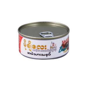 မိုချီလေး အမဲသားသနပ် - Mochi Lay Beef Pickle (မြန်မာနိုင်ငံထုတ် အသင့်စား စားသောက်ကုန်လုပ်ငန်းမှ ထုတ်လုပ်ပြီး အရည်အသွေးမြင့် အမဲသားစစ်စစ်ကို မဆလာ၊ ဂျင်း၊ ကြက်သွန်ဖြူနှင့် ဟင်းခတ်အမွှေးအကြိုင်များဖြင့် ရိုးရာအိမ်ချက်လက်ရာ အမဲသားသနပ်အတိုင်း ဆီပြန်မွှေးအိနေအောင် အထူးစီမံချက်ပြုတ်ထားသော အသင့်စား ဟာလာလ် (Halal) စည်သွတ်ဗူးဖြစ်ခြင်း၊ စနစ်တကျ သန့်ရှင်းလတ်ဆတ်စွာ ထုတ်လုပ်ထားသဖြင့် ယုံကြည်စိတ်ချစွာ သုံးဆောင်နိုင်ခြင်း၊ အလွယ်တကူ လက်ဖြင့်ဆွဲဖောက်နိုင်သော Easy-open ဗူးပုံစံဖြင့် ထုတ်ပိုးထားသဖြင့် ခရီးသွားသည့်အခါ၊ အလုပ်ရှုပ်သည့်အခါ သို့မဟုတ် ဟင်းချက်ရန် အချိန်မရသည့်အခါများတွင် အချိန်ကုန်သက်သာစွာဖြင့် ထမင်းပူပူလေးနှင့် ချက်ချင်းတွဲဖက် စားသုံးနိုင်ခြင်း၊ တစ်ယောက်စာ သို့မဟုတ် မိသားစု ထမင်းဝိုင်းအတွက် အသားဓာတ်နှင့် အားအင်ပြည့်ဝစေပြီး မြန်မာ့ရိုးရာ အမဲသားသနပ်ဆီပြန်အရသာစစ်စစ်ကို ပေးစွမ်းနိုင်သော အသင့်စား စည်သွတ်ဗူးထုတ်ကုန်)