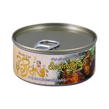 မိုချီလေး ငါးတုံးကြော်နှပ် (မြန်မာနိုင်ငံထုတ် အသင့်စား စားသောက်ကုန်လုပ်ငန်းမှ ထုတ်လုပ်ပြီး လတ်ဆတ်သော သဘာဝငါးတုံးစစ်စစ်ကို ရိုးရာအိမ်ချက်လက်ရာအတိုင်း အရသာဝင်အောင် အထူးကြော်လှော်နှပ်ထားသော အဆင်သင့်စား စည်သွတ်ဗူးဖြစ်ခြင်း၊ ဟာလာလ် (Halal) စနစ်တကျ သန့်ရှင်းလတ်ဆတ်စွာ ထုတ်လုပ်ထားသဖြင့် မည်သူမဆို ယုံကြည်စိတ်ချစွာ သုံးဆောင်နိုင်ခြင်း၊ အလွယ်တကူ လက်ဖြင့်ဆွဲဖောက်နိုင်သော Easy-open ဗူးပုံစံဖြင့် ထုတ်ပိုးထားသဖြင့် ခရီးသွားသည့်အခါ၊ အလုပ်ရှုပ်သည့်အခါ သို့မဟုတ် ဟင်းချက်ရန် အချိန်မရသည့်အခါများတွင် အချိန်ကုန်သက်သာစွာဖြင့် ထမင်းပူပူလေးနှင့် ချက်ချင်းတွဲဖက် စားသုံးနိုင်ခြင်း၊ တစ်ယောက်စာ သို့မဟုတ် မိသားစု ထမင်းဝိုင်းအတွက် အာဟာရပြည့်ဝကာ မြန်မာ့ရိုးရာ ငါးကြော်နှပ်ဆီပြန်အရသာစစ်စစ်ကို ပေးစွမ်းနိုင်သော အသင့်စား စည်သွတ်ဗူးထုတ်ကုန်)