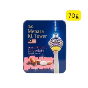 T&G Menara KL Tower Assortment Chocolate (မလေးရှားနိုင်ငံထုတ် အဆင့်မြင့် ပရီမီယံ ချောကလက်ဘူးဖြစ်ပြီး ဗာဒံစေ့ (Almond) နှင့် အရသာစုံလင်စွာ ခံစားရရှိနိုင်မည့် ချောကလက်အရသာစုံ (Assortment Chocolate) ကို စနစ်တကျ ထည့်သွင်းထားကာ အသားတင်အလေးချိန် 70g ပါရှိပြီး ခန္ဓာကိုယ်အတွက် စွမ်းအင်နှင့် စိတ်ကြည်လင်မှုကို ပေးစွမ်းနိုင်ခြင်း၊ လှပသော သံဗူးအသေးဒီဇိုင်းကြောင့် ချစ်စရာကောင်းသည့် အမှတ်တရလက်ဆောင်အဖြစ် ပေးအပ်ရန် အလွန်သင့်လျော်ခြင်း စသည့် အကျိုးကျေးဇူးများကို ပေးစွမ်းနိုင်ကာ သရေစာအဖြစ် တိုက်ရိုက်ဖြစ်စေ၊ လက်ဆောင်အဖြစ်ဖြစ်စေ သုံးဆောင်နိုင်သည့် မလေးရှားထုတ် ချောကလက်ဘူးလေး)