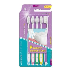 Watsons Protect Enamel & Gum Toothbrush (အလွန်နူးညံ့သော အဖျားချွန်သွားတိုက်တံမွေးများ (Tapered Bristles) ပါဝင်ပြီး သွားကြွေလွှာနှင့် သွားဖုံးများကို ထိခိုက်မှုမရှိစေဘဲ ကာကွယ်သန့်စင်ပေးသော သွားတိုက်တံ၊ ခံတွင်းထောင့်စွန်အထိ ရောက်ရှိနိုင်သော ခေါင်းသေးဒီဇိုင်း (Compact Head) ပါဝင်သည့် Value Pack ၅ ချောင်းပါ (4+1 Pcs)၊ Watsons အမှတ်တံဆိပ်)